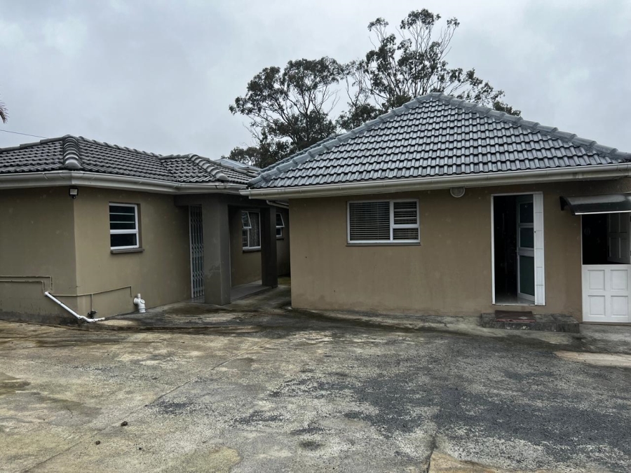 8 Bedroom Property for Sale in Abbotsford Eastern Cape